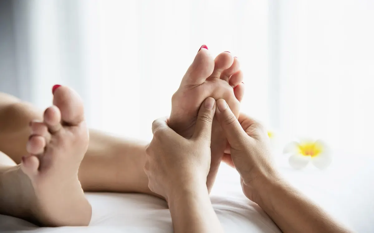 Trattamento di riflessologia plantare, immagine di apertura del sito Impronte